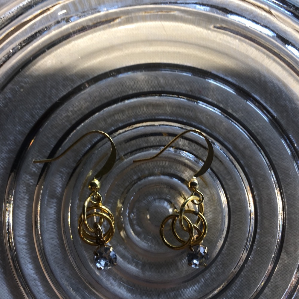 Handcrafted gold and crystal dangle earrings - Picture 6 of 6